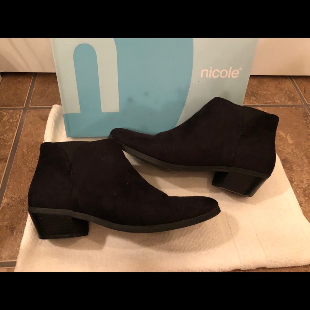 SIZE 9 SUEDE NICOLE BOOTIES